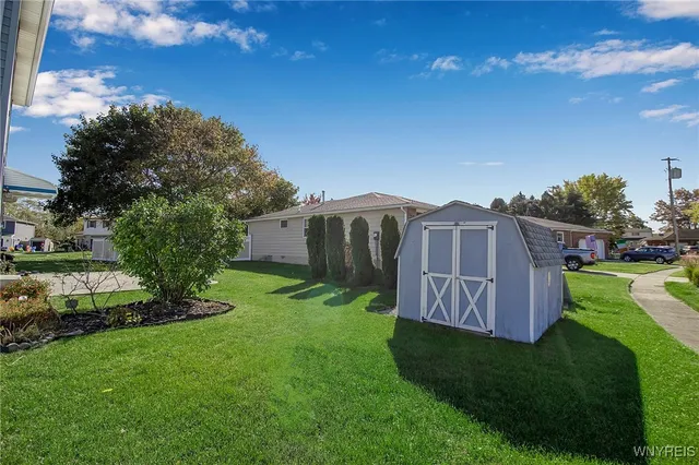 $349,900 | 4 Windtree Court, West Seneca, NY 14224