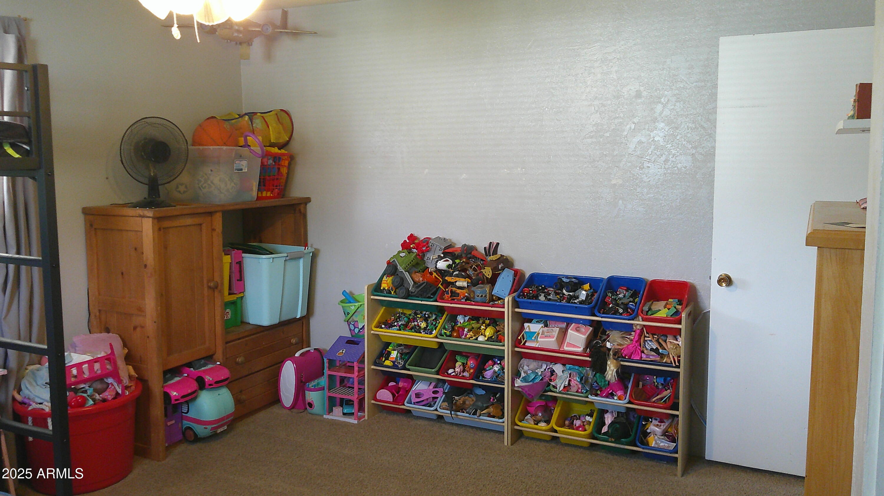 44 South 3rd Street West Snowflake, AZ 85937 - Photo 19 of 70 a room with toys and a wooden floor