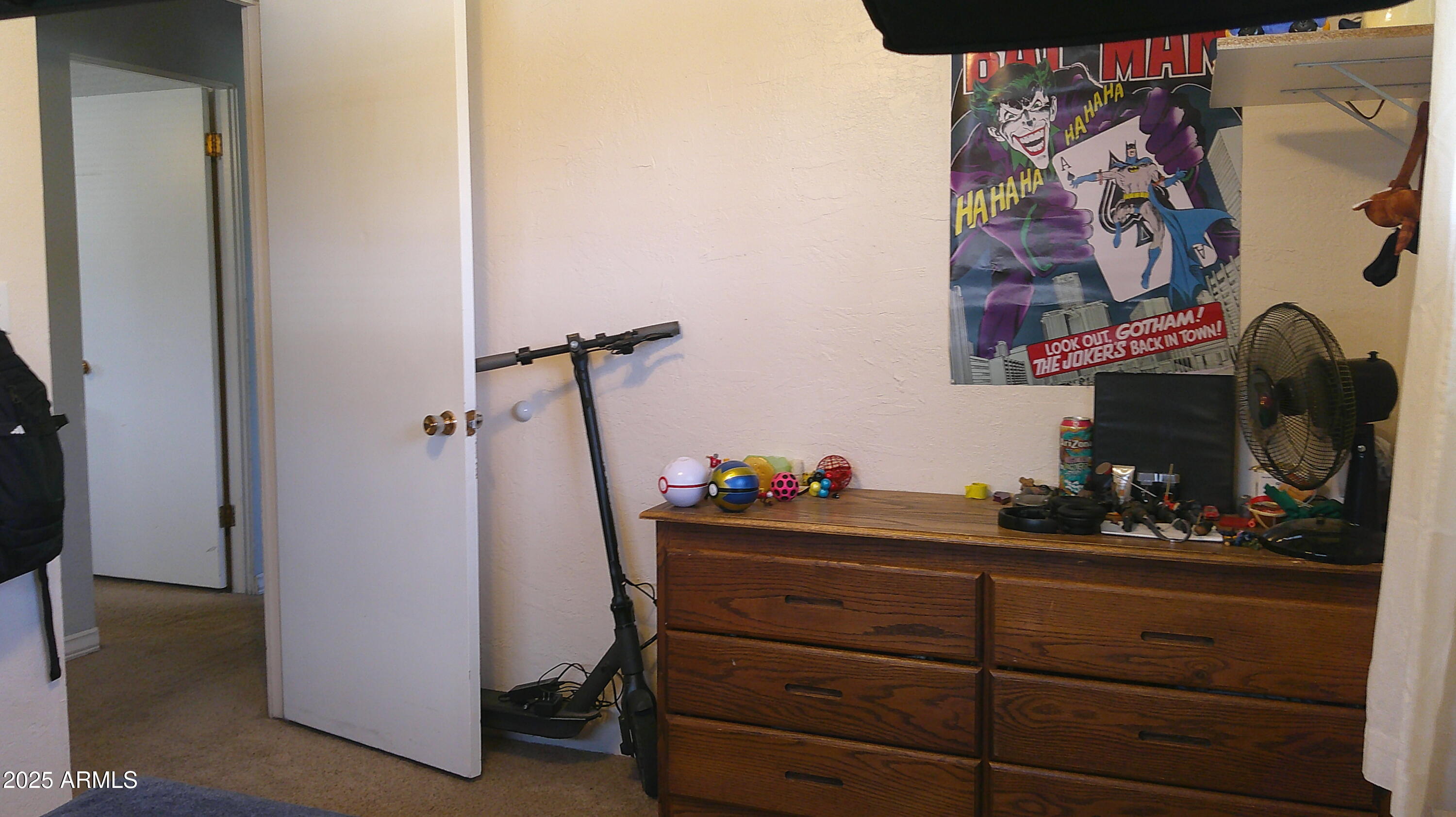 44 South 3rd Street West Snowflake, AZ 85937 - Photo 24 of 70 a room with a mirror on dresser and a table