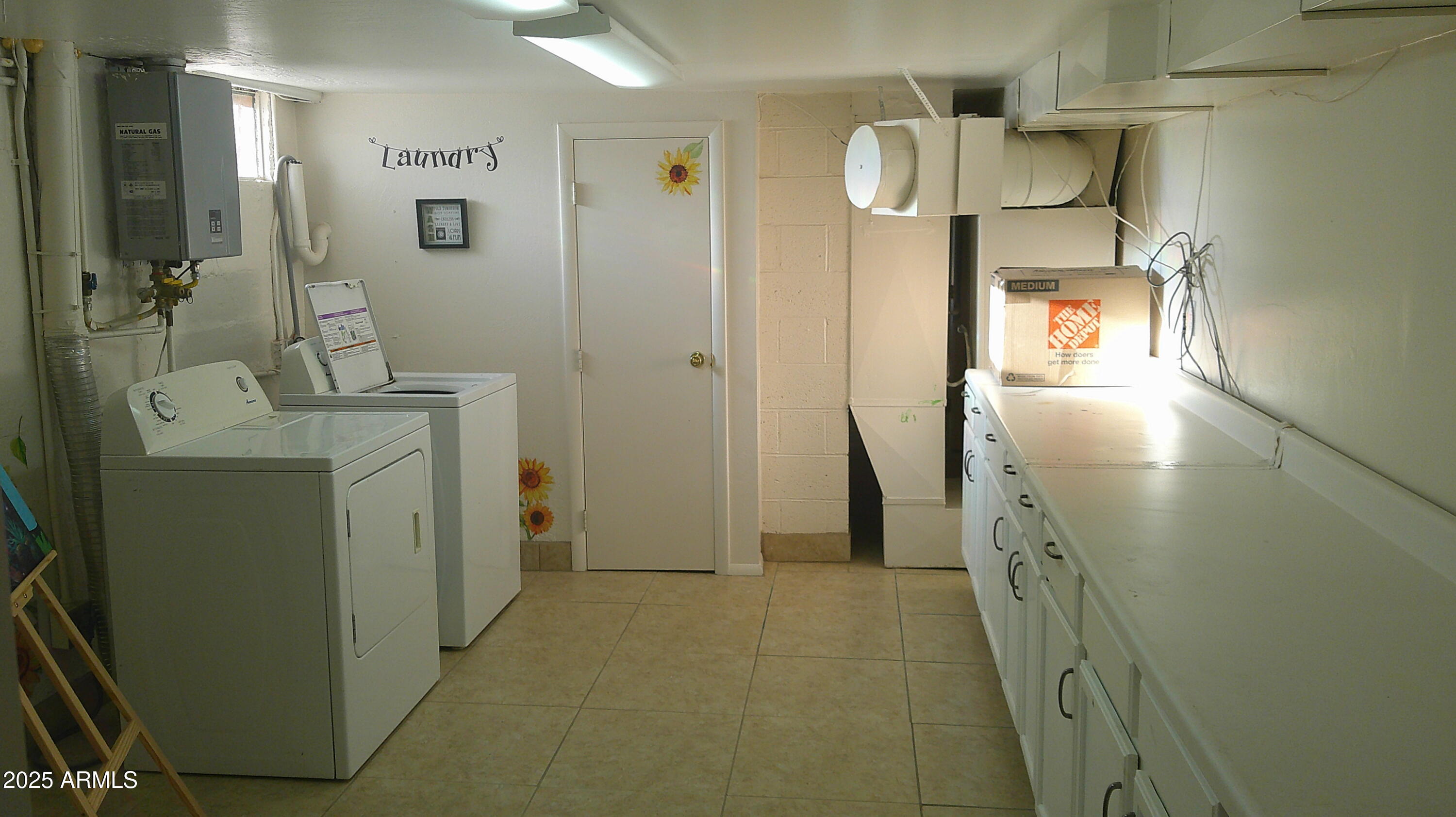 44 South 3rd Street West Snowflake, AZ 85937 - Photo 42 of 70 a bathroom with a sink a mirror and vanity
