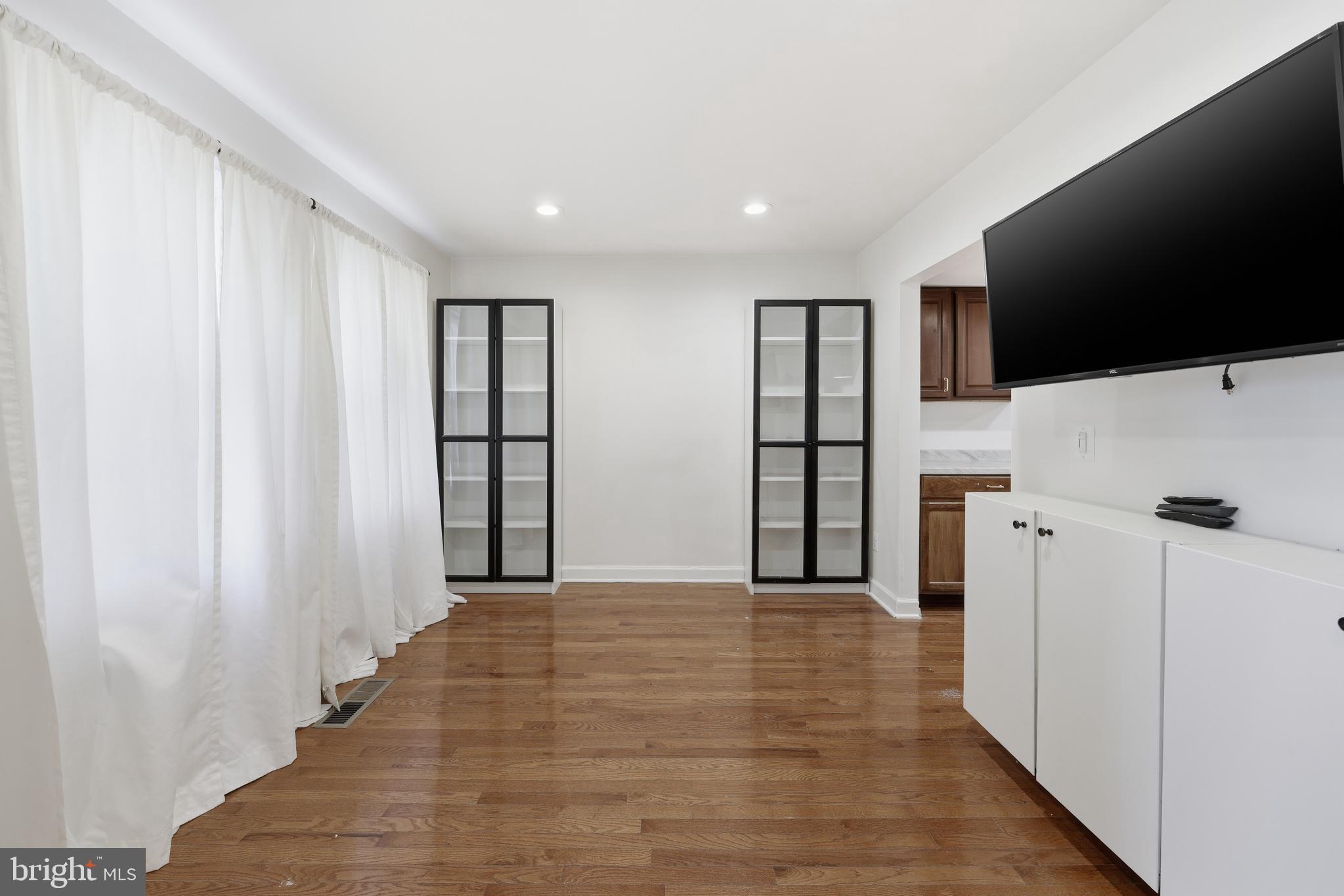 10 Raleigh Place Willingboro, NJ 08046 - Photo 6 of 33 Dining Room Area
