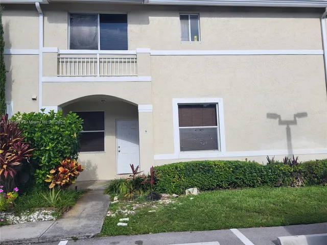 $2,350 | 820 Northeast 212th Terrace, Unit 6, Miami, FL 33179