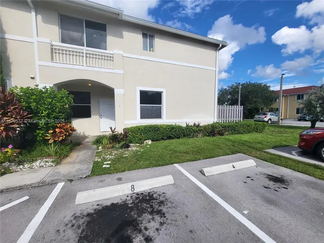 $2,350 | 820 Northeast 212th Terrace, Unit 6, Miami, FL 33179