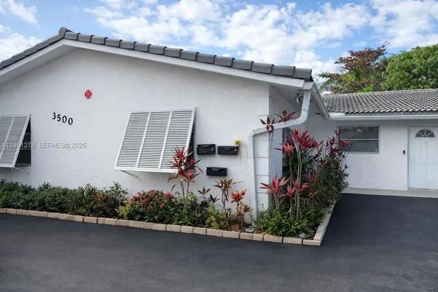 $2,100 | 3500 Riverside Drive, Unit 13, Coral Springs, FL 33065