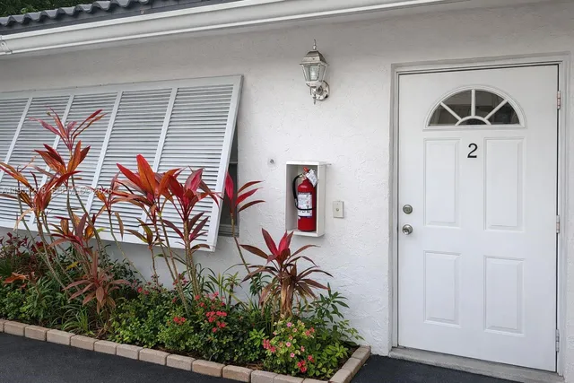 $2,100 | 3500 Riverside Drive, Unit 13, Coral Springs, FL 33065