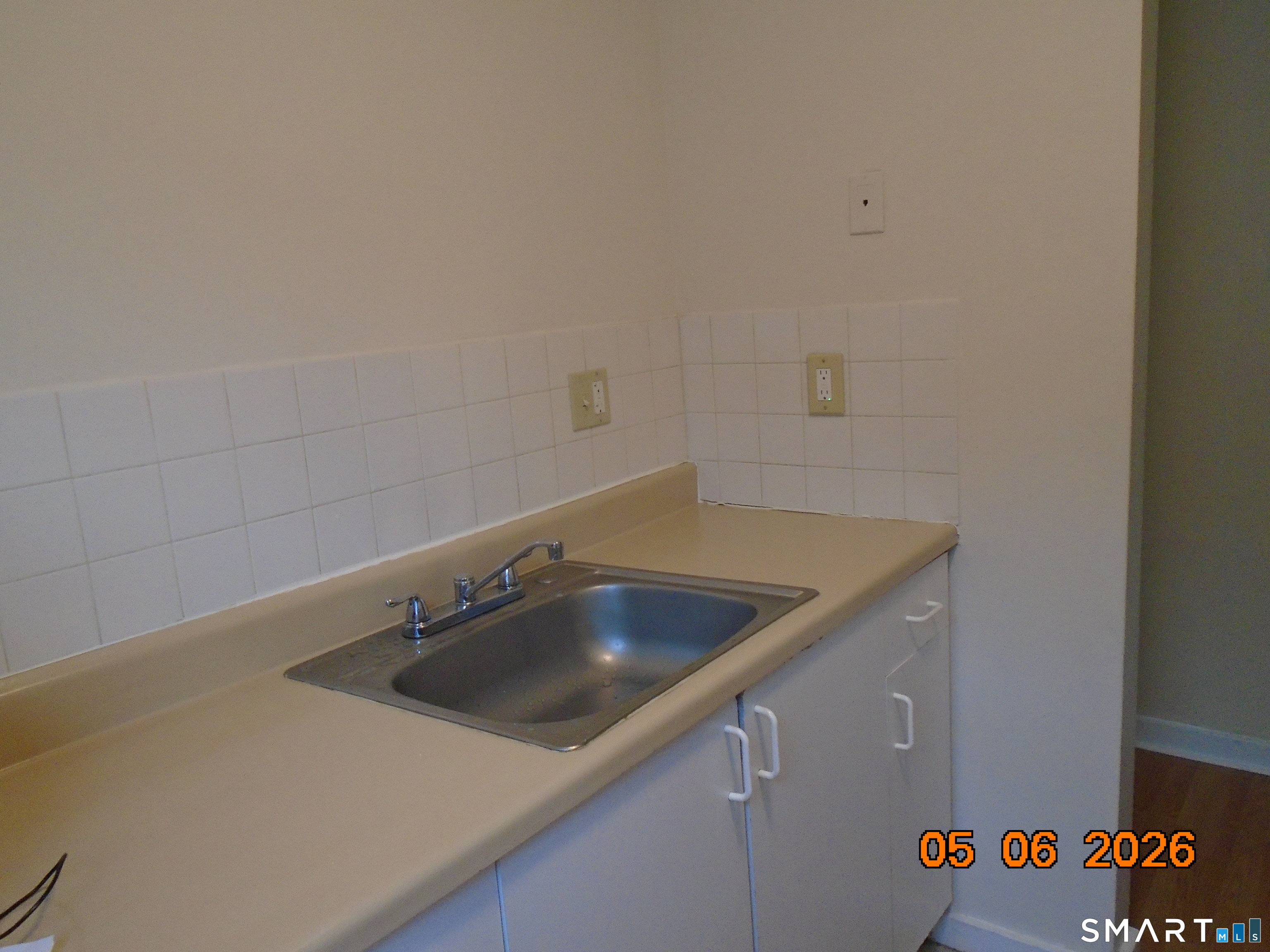327 Augur Street, Unit 3 Hamden, CT 06517 - Photo 5 of 9