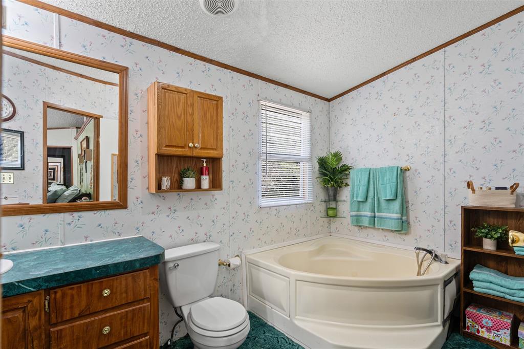 402 Silver Acres Road Azle, TX 76020 - Photo 13 of 30