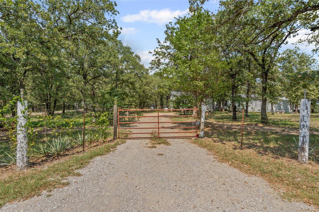 402 Silver Acres Road Azle, TX 76020 - Photo 4 of 30