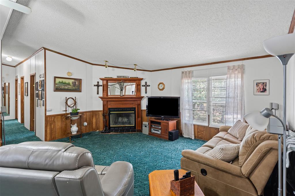 402 Silver Acres Road Azle, TX 76020 - Photo 5 of 30