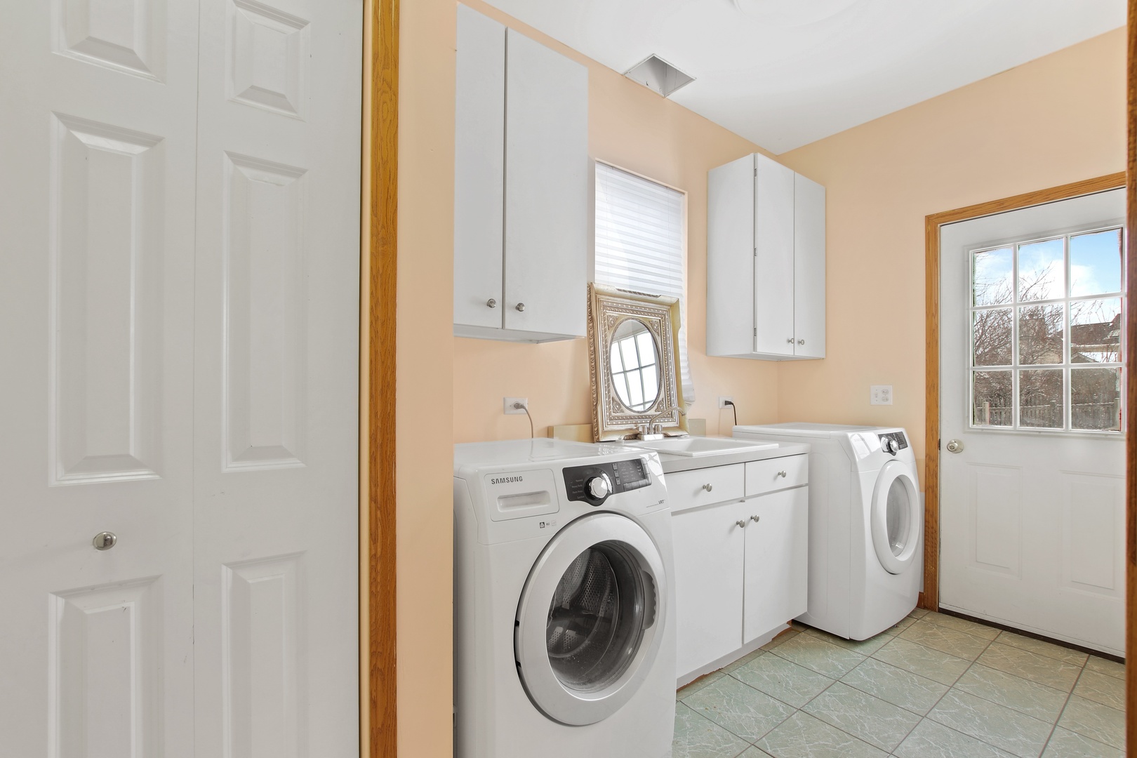 3111 Mini Drive Wadsworth, IL 60083 - Photo 12 of 17 a utility room with dryer and washer