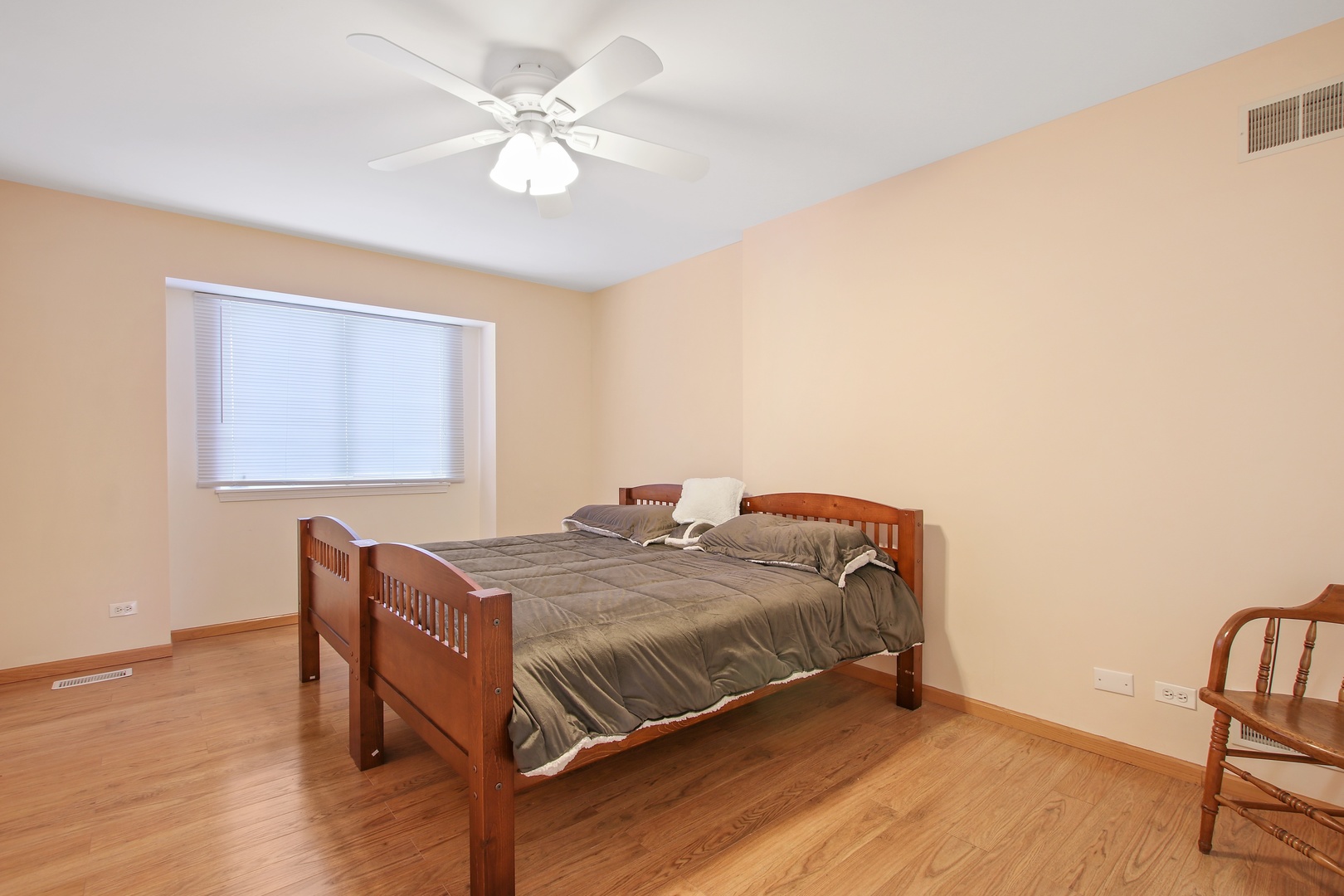 3111 Mini Drive Wadsworth, IL 60083 - Photo 10 of 17 a bedroom with a bed and a chair