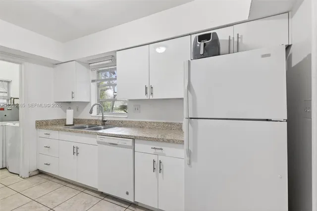 $2,800,000 | 4851 University Drive, Coral Gables, FL 33146