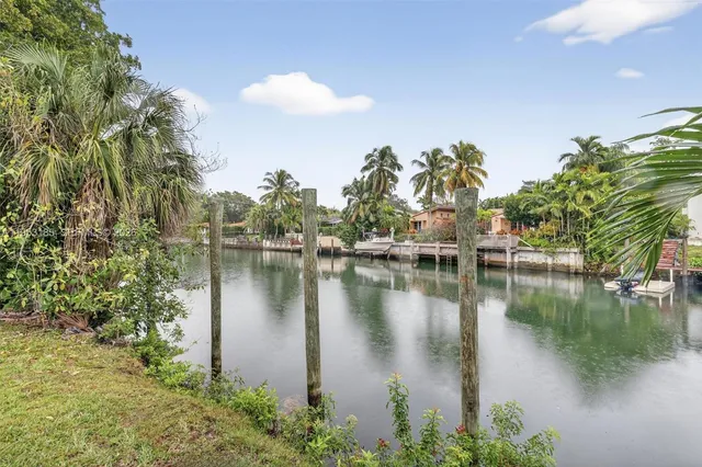 $2,800,000 | 4851 University Drive, Coral Gables, FL 33146