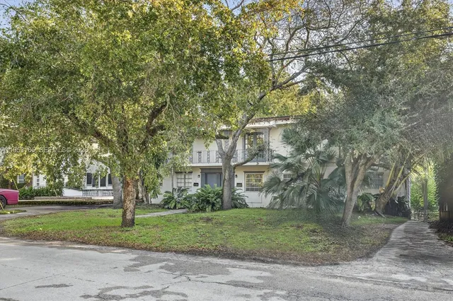 $2,800,000 | 4851 University Drive, Coral Gables, FL 33146