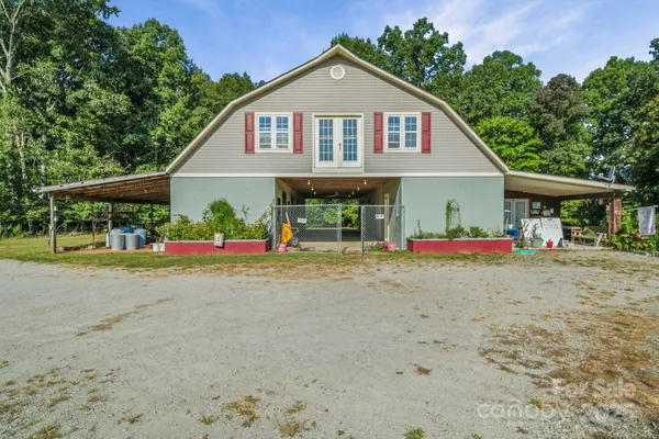 a view of front of house with entertaining space