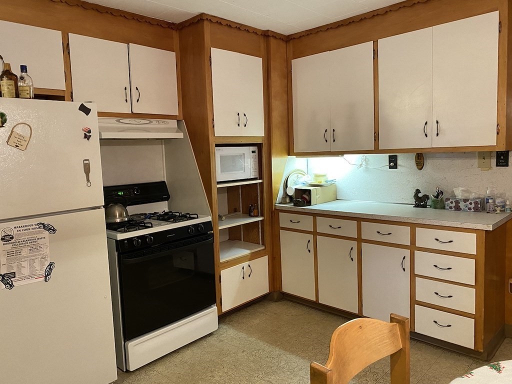 146 Windemere Street Springfield, MA 01104 - Photo 5 of 37 Gallery Image 5