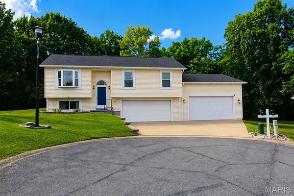 $300,000 | 1400 Dutch Mill Drive, Arnold, MO 63010