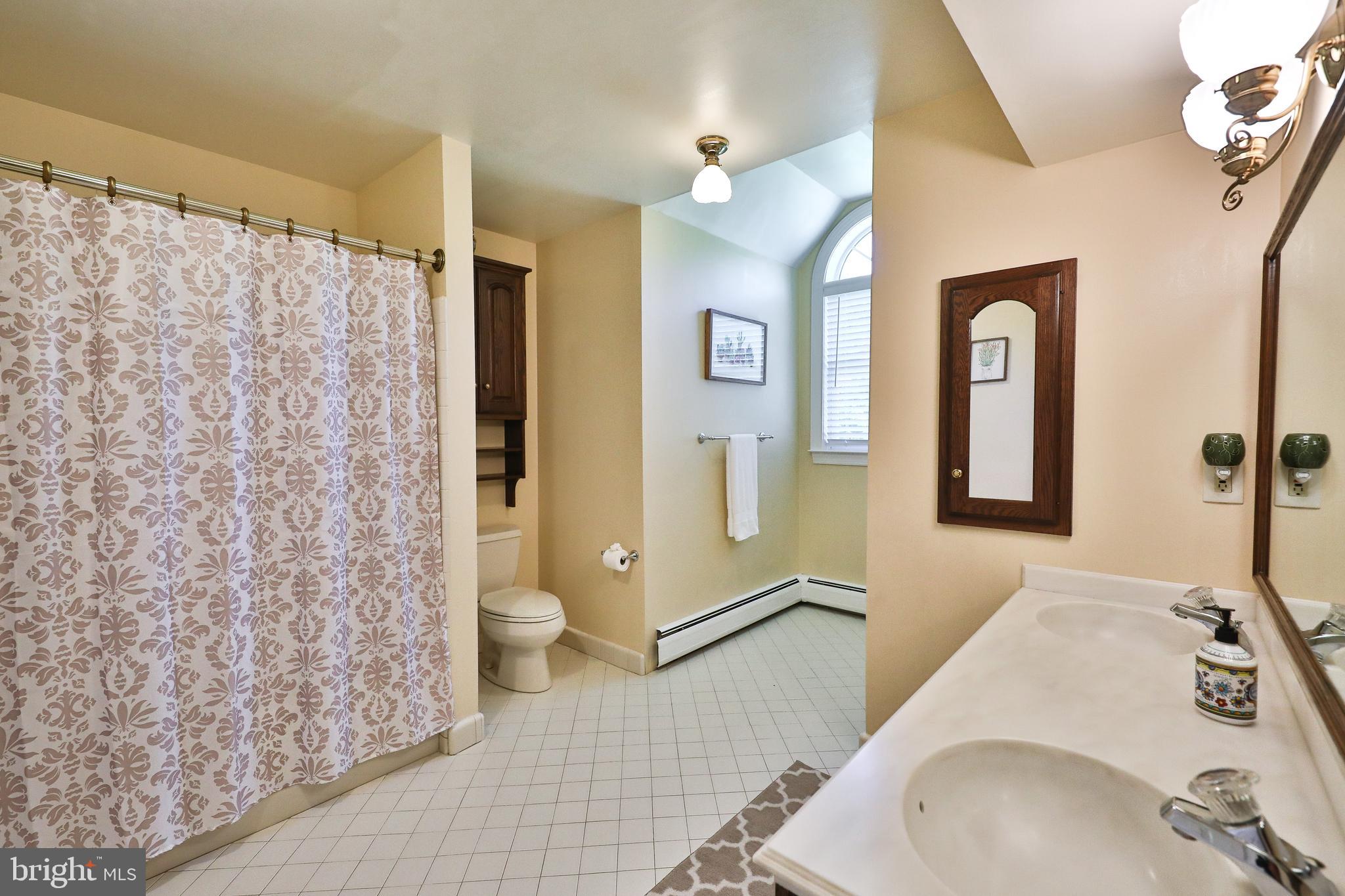 1345 Fording Brook Road Ambler, PA 19002 - Photo 35 of 60 Hall Bathroom w/ Tub Shower