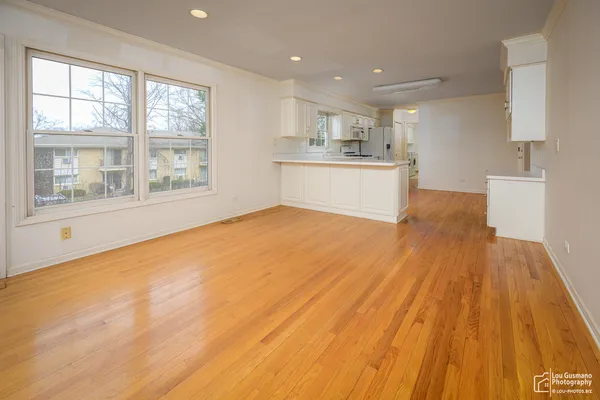 $469,900 | 16-w536 58th Street, Clarendon Hills, IL 60514