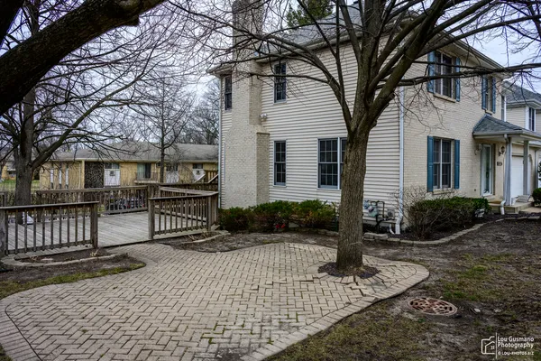 $469,900 | 16-w536 58th Street, Clarendon Hills, IL 60514