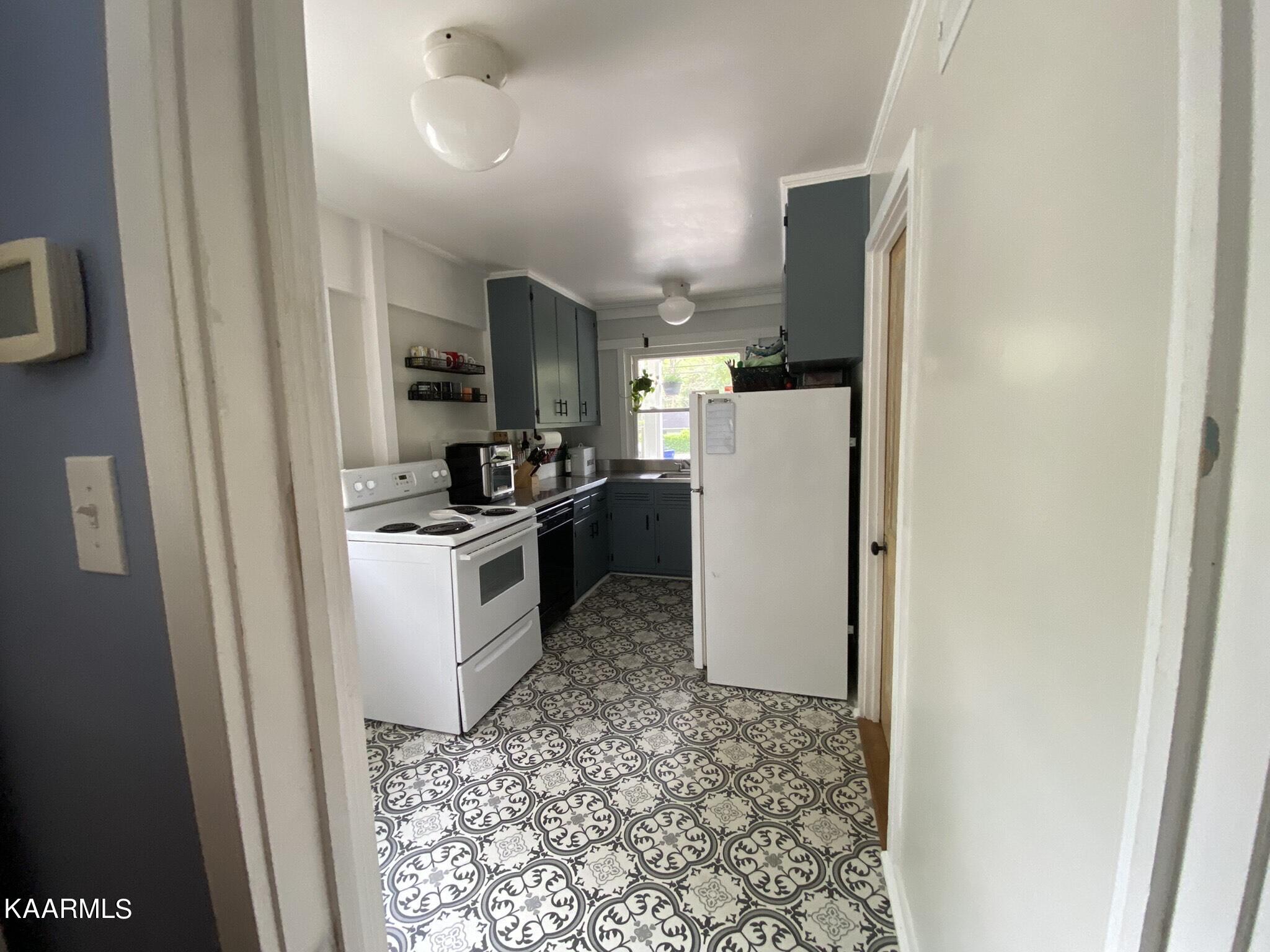 124 Outer Drive Oak Ridge, TN 37830 - Photo 9 of 25 Kitchen