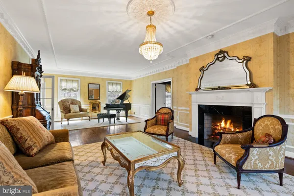 $2,295,000 | 644 Live Oak Drive, McLean, VA 22101