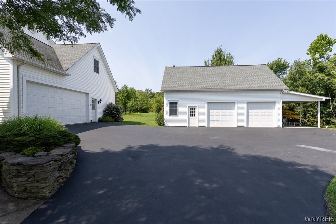 285 Cook Road East Aurora, NY 14052 - Photo 22 of 33 Garages