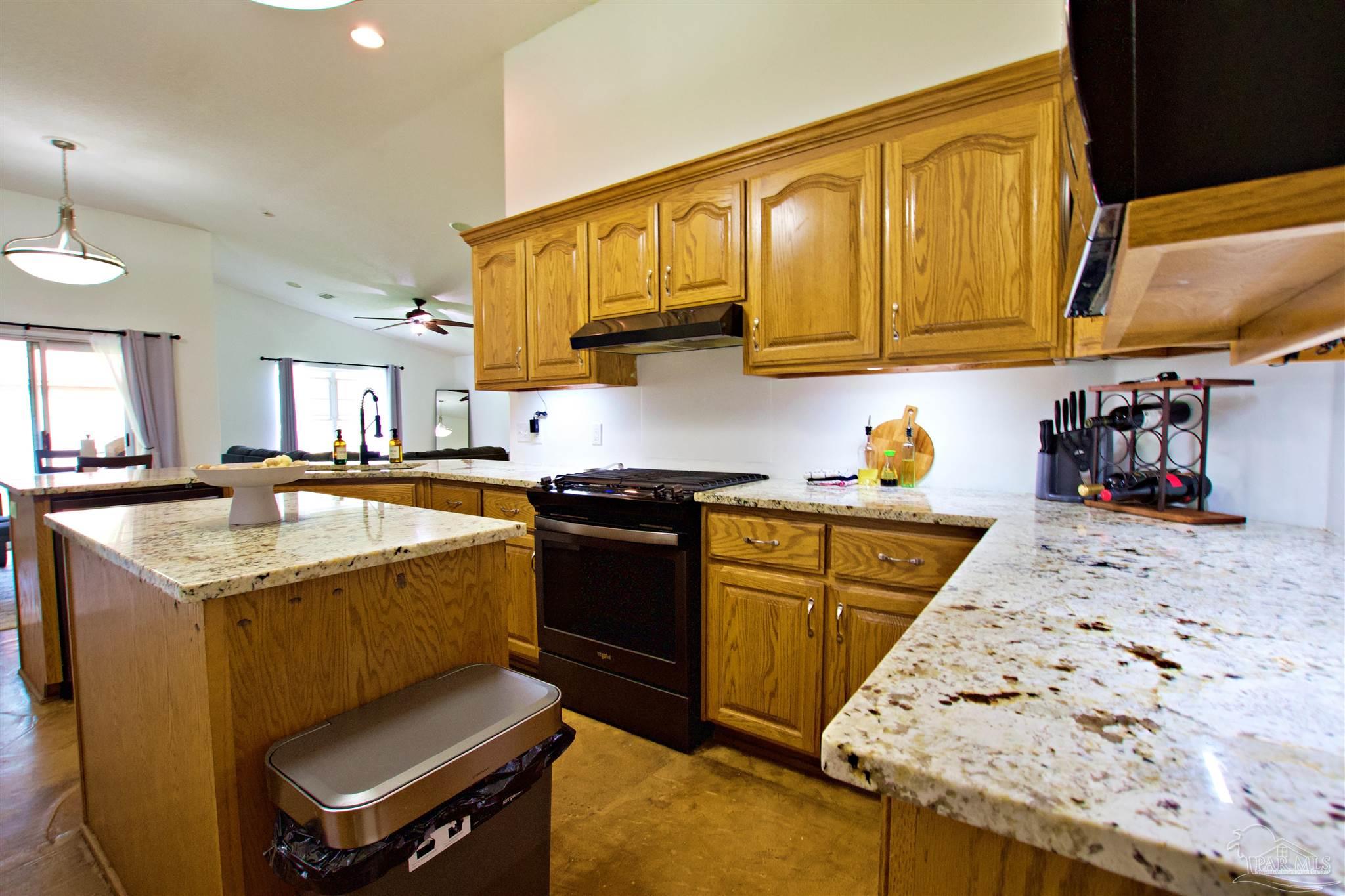 8084 Castle Pointe Way Pensacola, FL 32506 - Photo 3 of 19