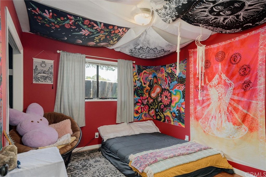 89 Glen Cir Drive Oroville, CA 95966 - Photo 22 of 32 a bedroom with a bed and a window