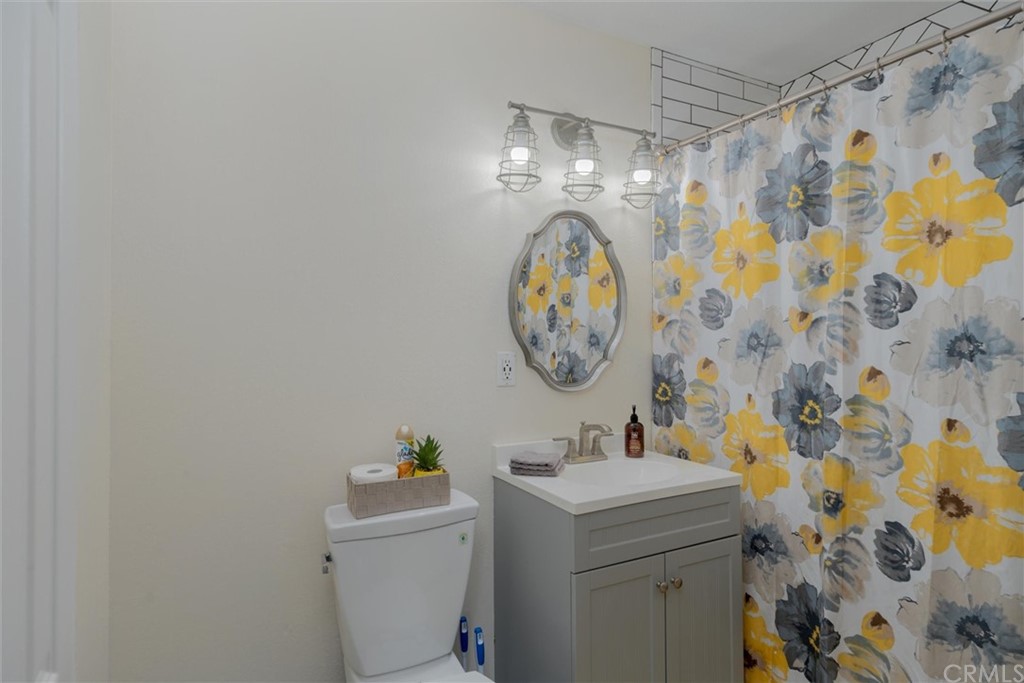 89 Glen Cir Drive Oroville, CA 95966 - Photo 23 of 32 a bathroom with a sink and a mirror