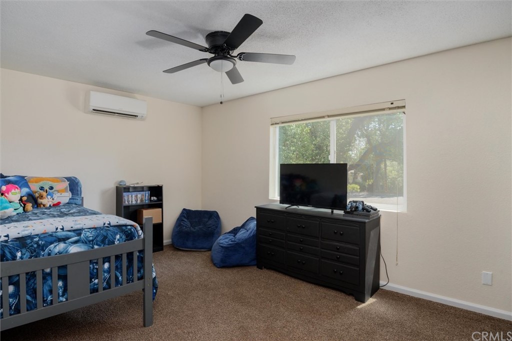 89 Glen Cir Drive Oroville, CA 95966 - Photo 24 of 32 a living room with furniture and a flat screen tv