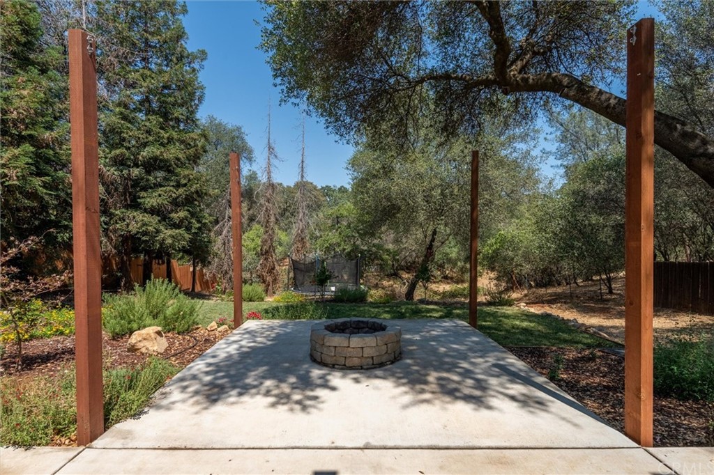 89 Glen Cir Drive Oroville, CA 95966 - Photo 28 of 32 a view of a backyard