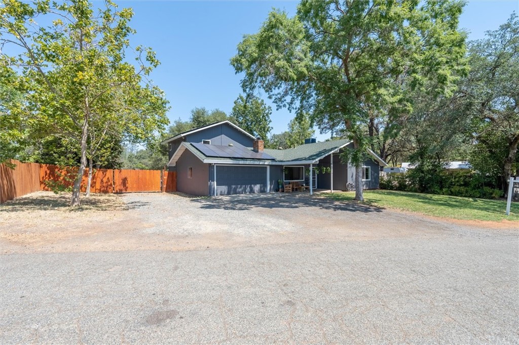 89 Glen Cir Drive Oroville, CA 95966 - Photo 32 of 32 a front view of a house with yard and a garden