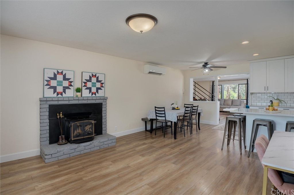 89 Glen Cir Drive Oroville, CA 95966 - Photo 4 of 32 a living room with furniture and a fireplace