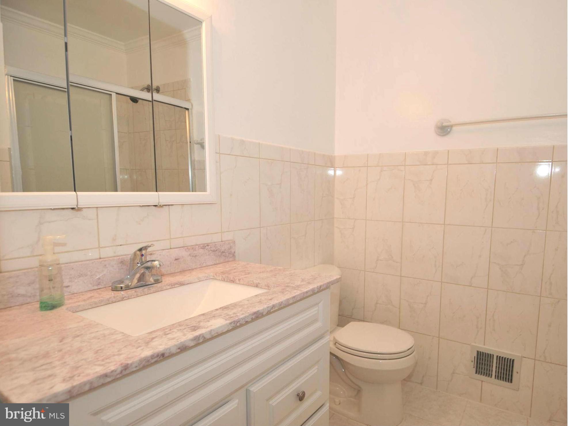 5356 Guinea Road Fairfax, VA 22032 - Photo 19 of 28 SECOND FULL BATH
