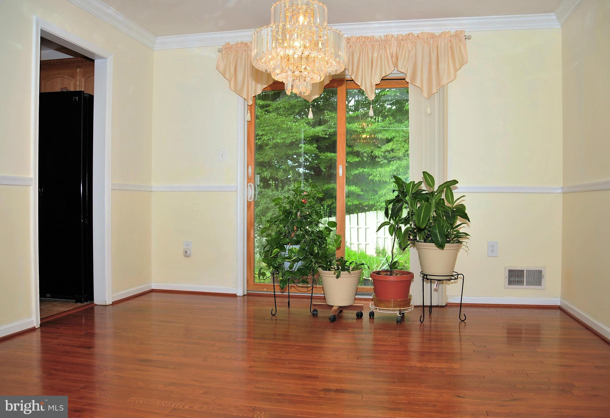 5356 Guinea Road Fairfax, VA 22032 - Photo 9 of 28 DINING ROOM