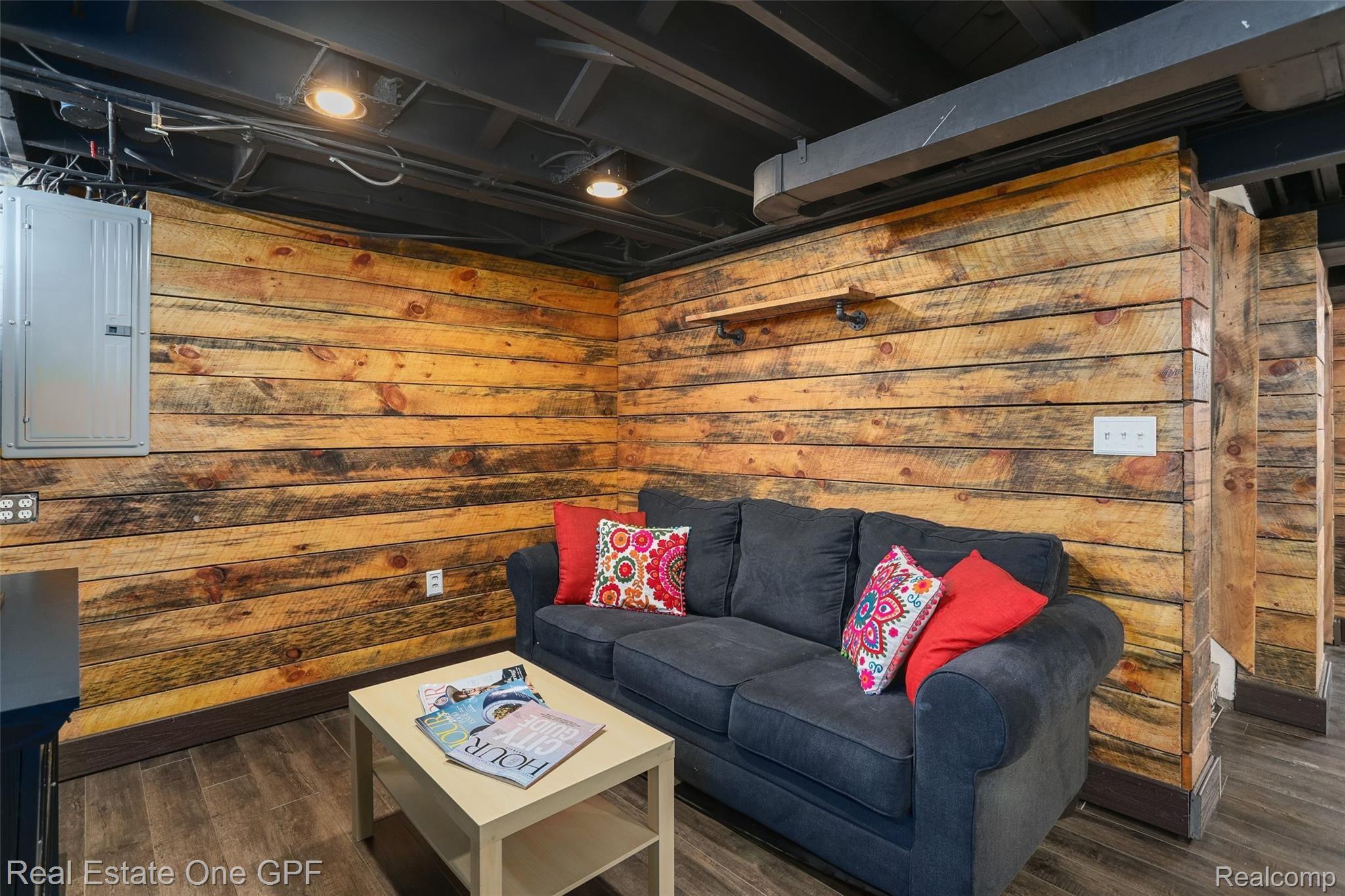 1094 Roslyn Road Grosse Pointe, MI 48236 - Photo 27 of 41 1094 Roslyn Road, Grosse Pointe Woods - 26.jpg