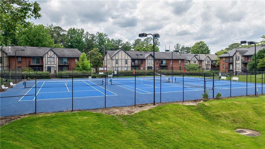 6851 Roswell Road, Unit O10 Atlanta, GA 30328 - Photo 20 of 20 a view of a backyard with wooden fence