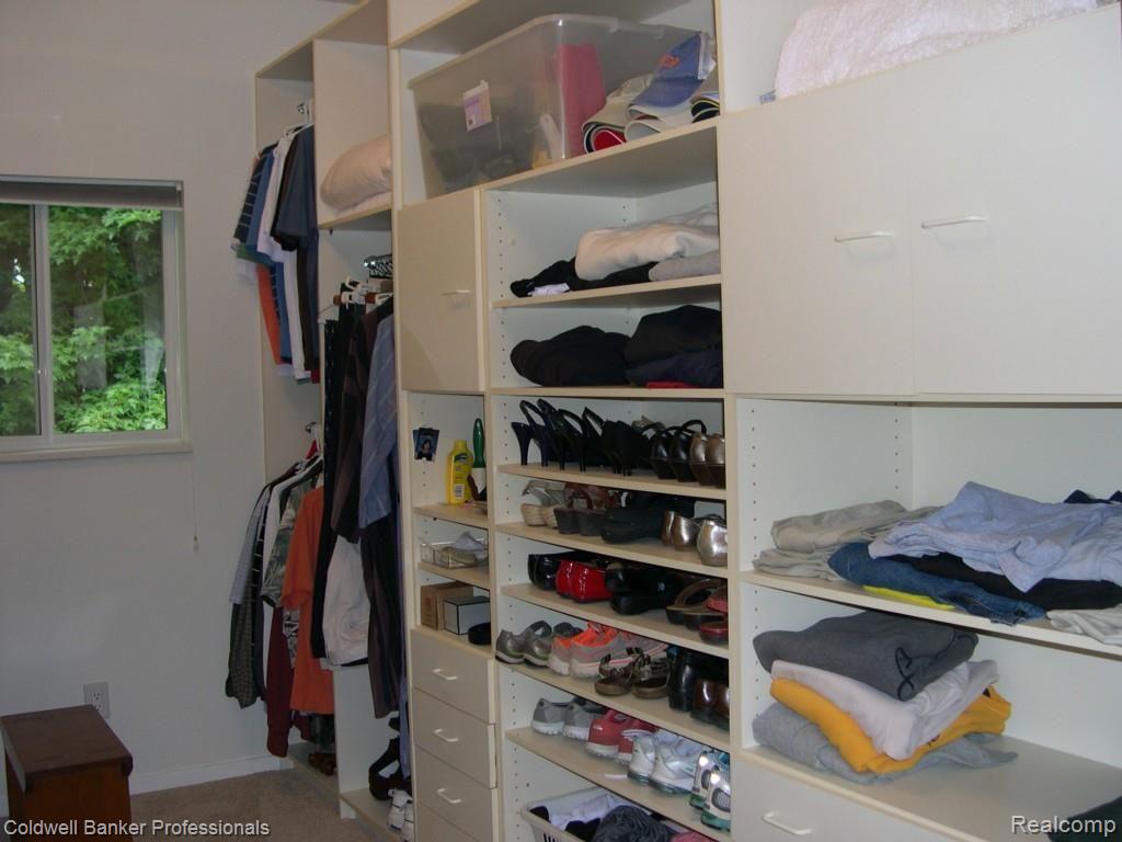 5800 Orion Road Rochester, MI 48306 - Photo 20 of 45 Master Closet.jpg