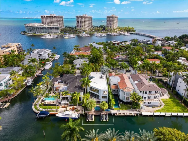 $8,850,000 | 1755 Fairhaven Place, Miami, FL 33133