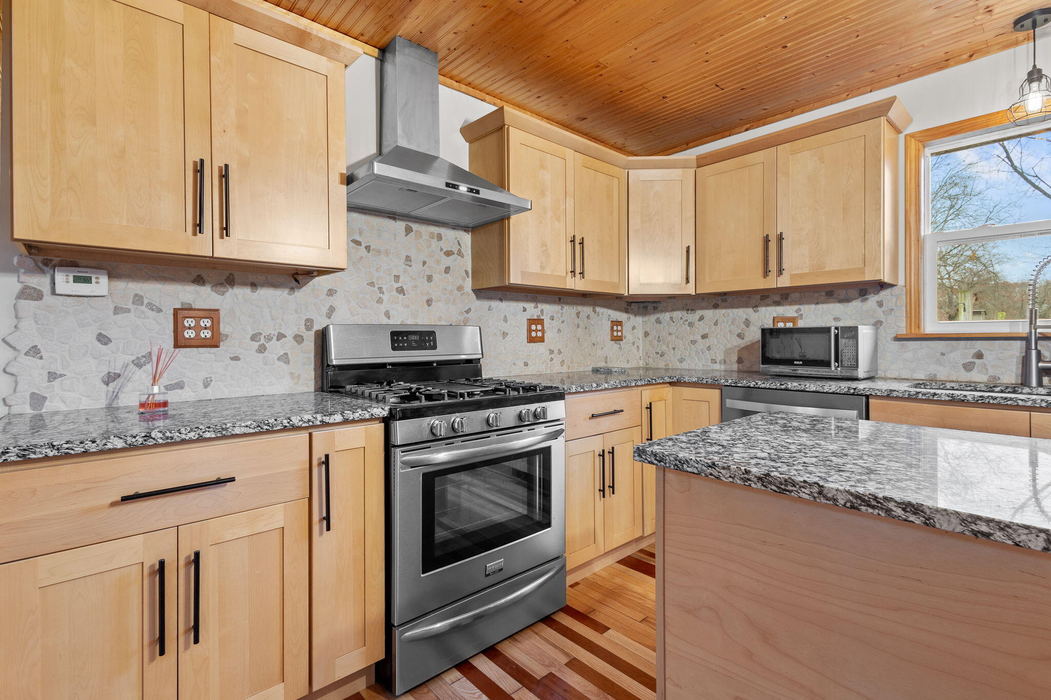 10201 North 464 East Demotte, IN 46310 - Photo 14 of 62 2048x1365