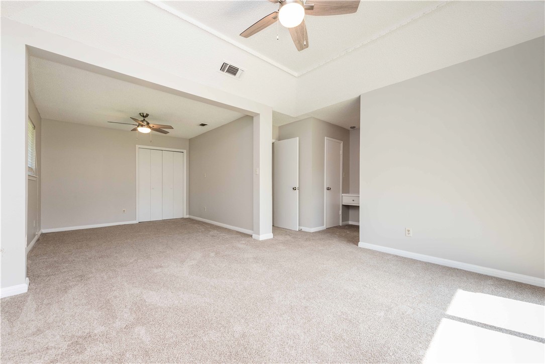 5505 Pendleton Lane Austin, TX 78723 - Photo 18 of 30 an empty room with a ceiling fan and a ceiling fan