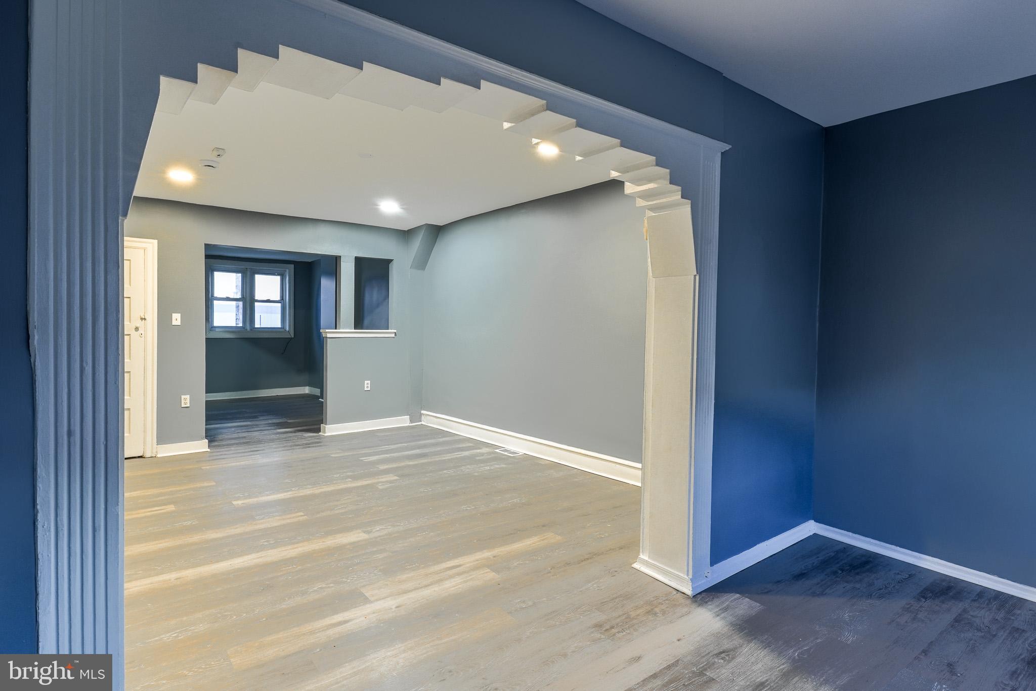 6746 Linmore Avenue Philadelphia, PA 19142 - Photo 3 of 28 Foyer and living room