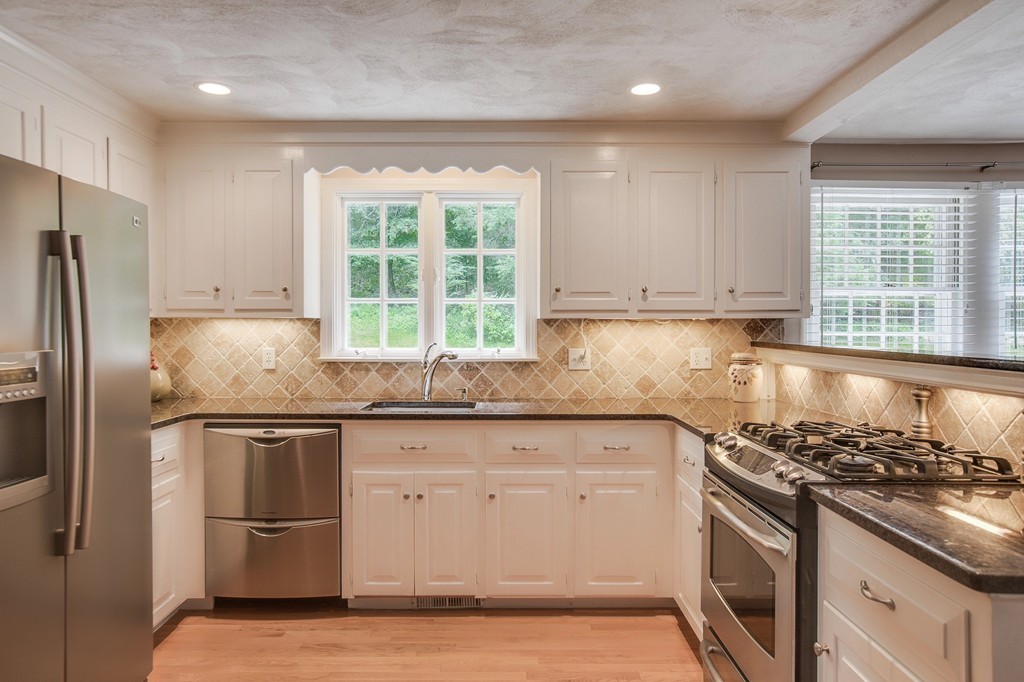 12 Heywood Road Westford, MA 01886 - Photo 10 of 28 Gallery Image 10