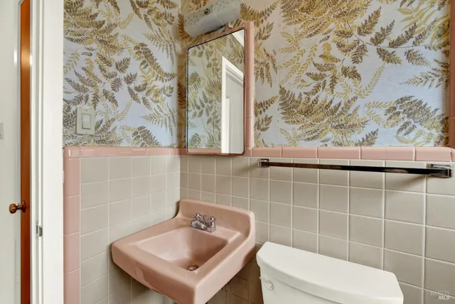 $1,800,000 | 677 Petaluma Avenue, Sonoma, CA 95476