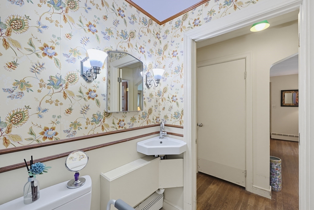 11 Bright Street Waltham, MA 02453 - Photo 19 of 34