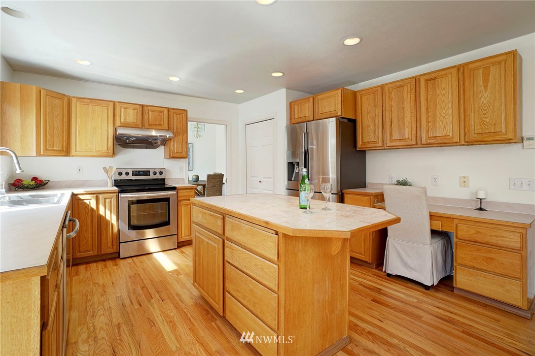 10419 Southeast 188th Court Renton, WA 98055 - Photo 9 of 23 Gallery Image 9