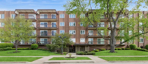 $325,000 | 8100 West Foster Lane, Unit 311, Niles, IL 60714