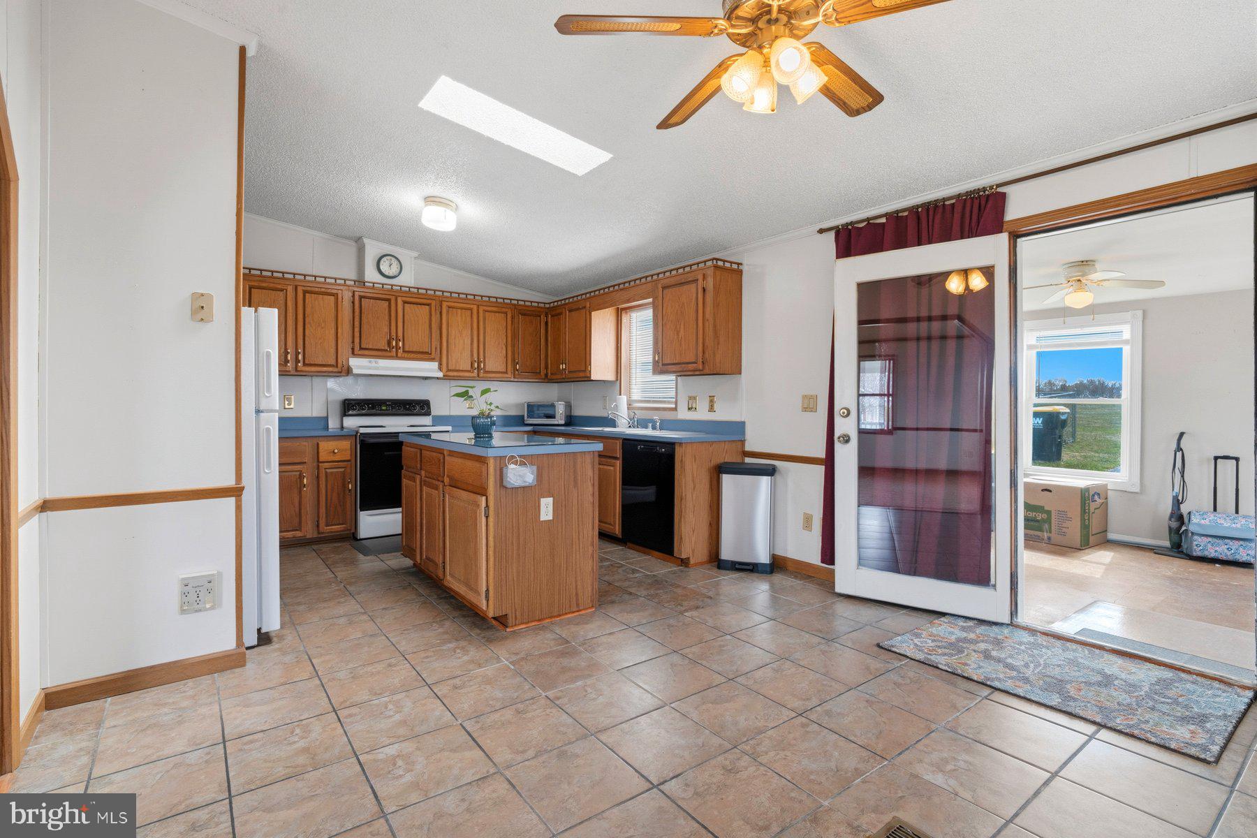 430 Clover Lane Hanover, PA 17331 - Photo 8 of 22 Kitchen