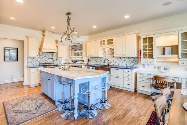 $675,000 | 1200 South Lakeside Drive, Battle Creek, MI 49015